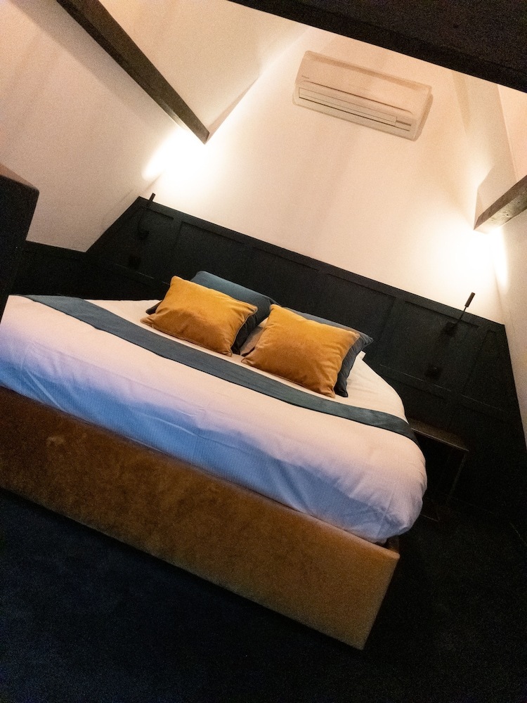 Hotel Cty Books