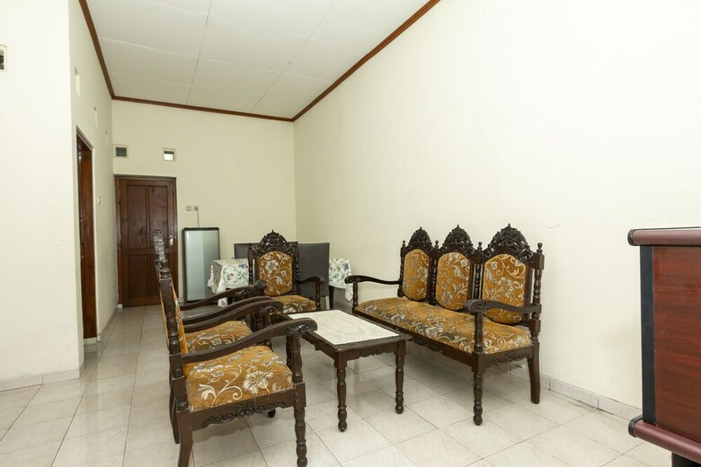 Hostal Oyo 1150 Omah Ladrang