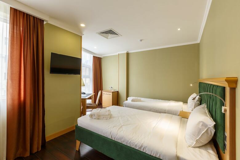 Hotel Shera Park