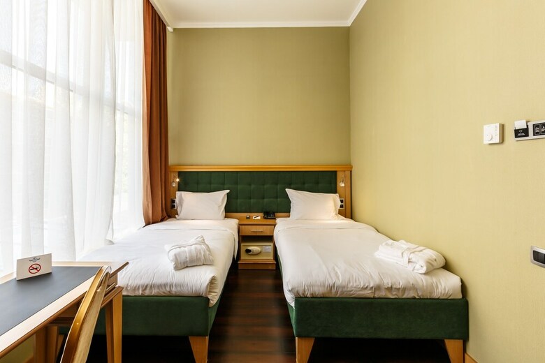 Hotel Shera Park