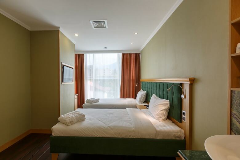 Hotel Shera Park