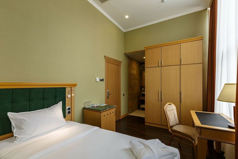 Hotel Shera Park