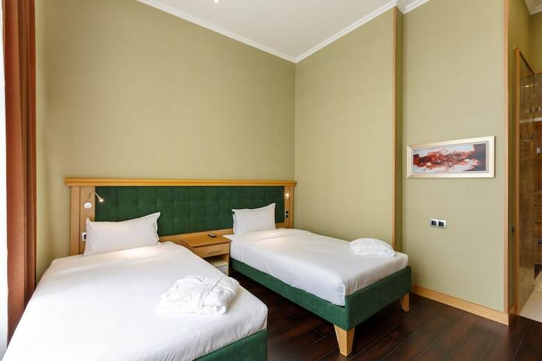 Hotel Shera Park
