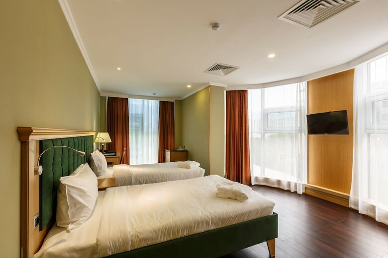 Hotel Shera Park