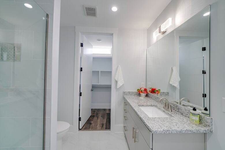 Luxury Unit On 12th South