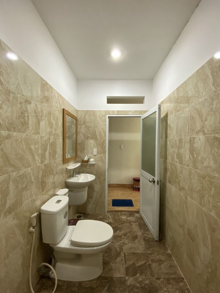 Aparthotel Airport Hotel - Free Airport Shuttle