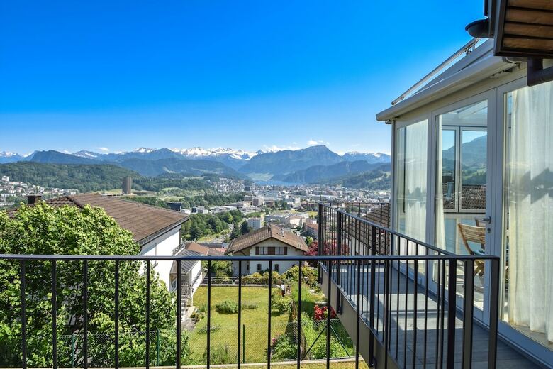 Airhosted Luzern Holiday Home