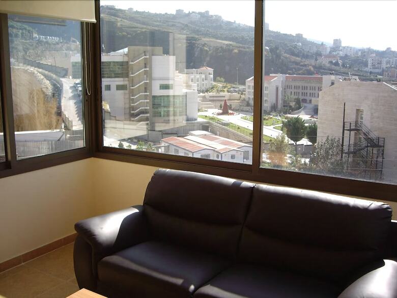 Hostal Majesty Villa Dorms