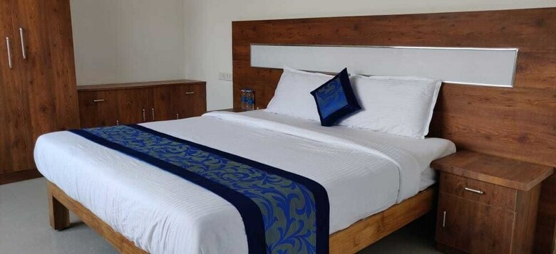 Castle Continental Premium Hotel