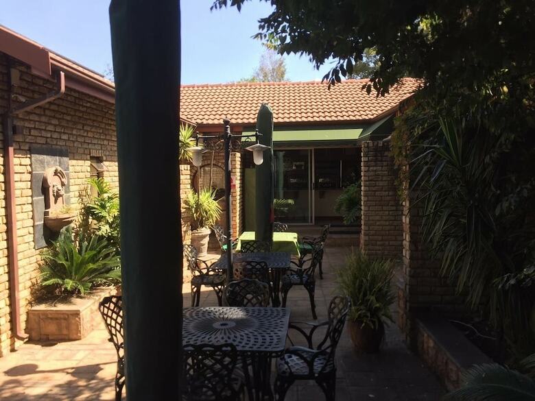Hotel Le Cozmo Guest House