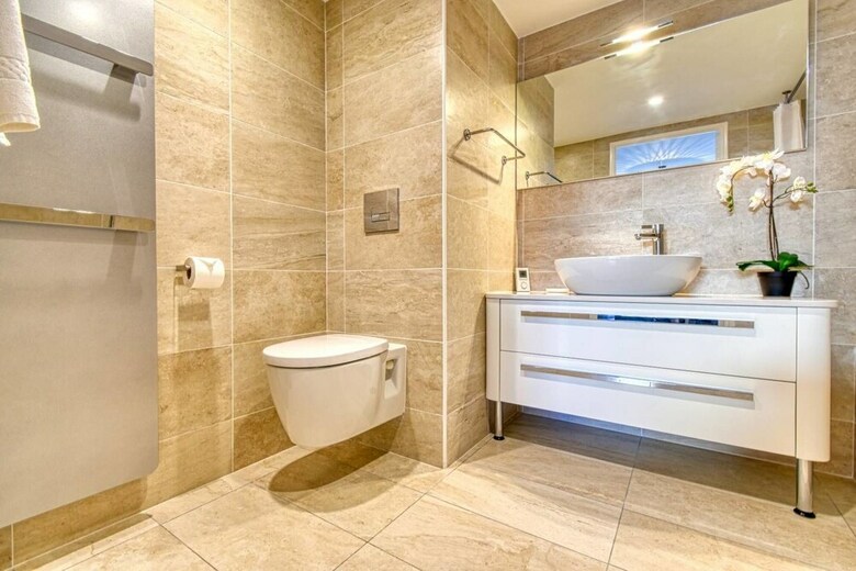 Nice Apartment With Private Garden, Pool & Parking