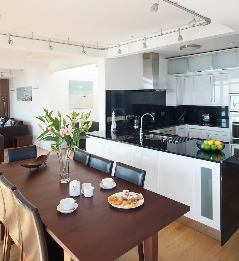 Riviera Apartments