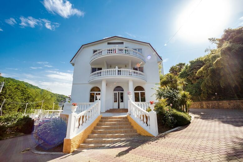 Garden Hills Hotel