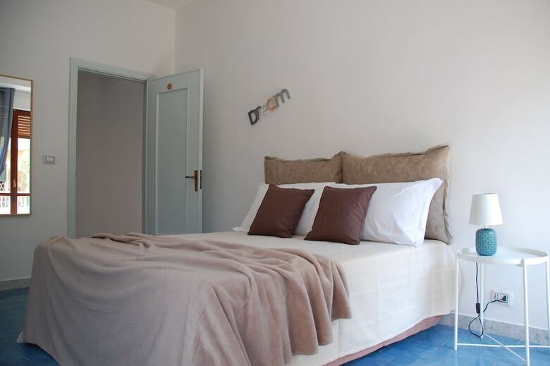 Hotel Bari Rooms Central Station