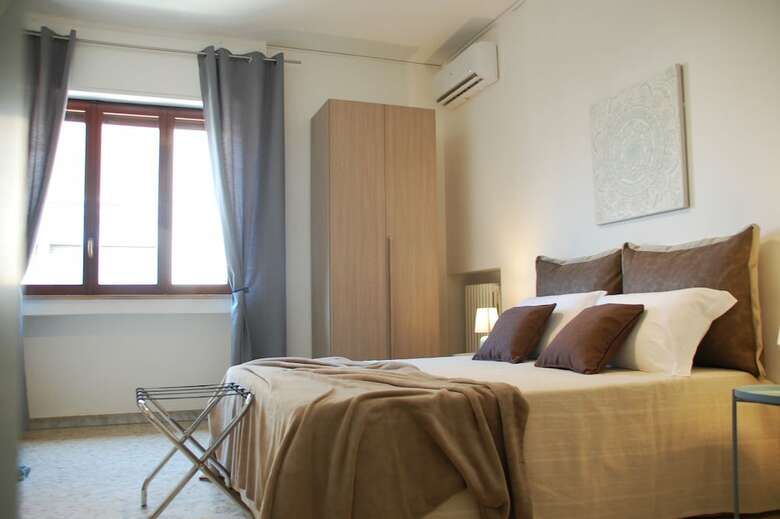 Hotel Bari Rooms Central Station