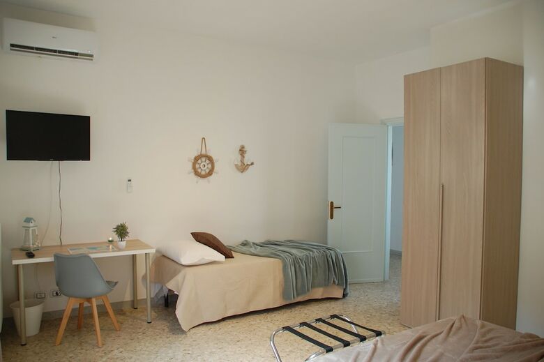 Hotel Bari Rooms Central Station