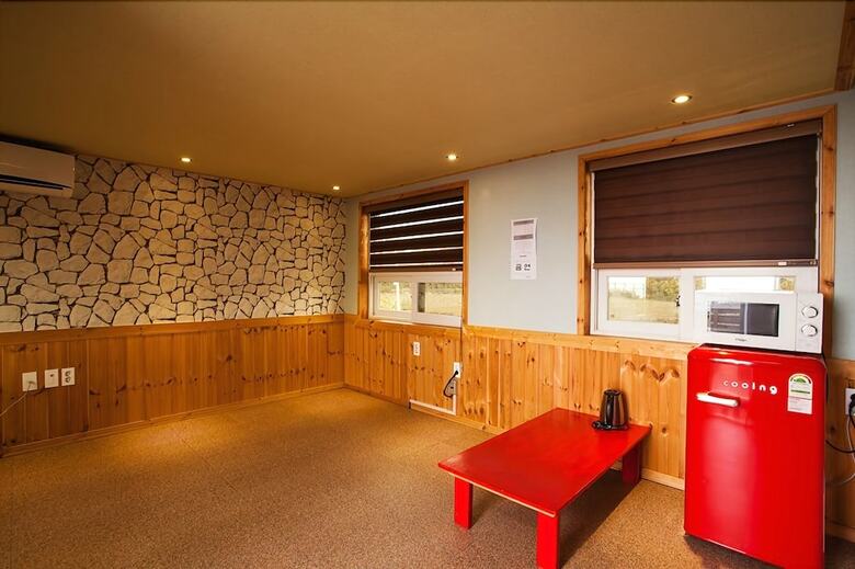 Seogwipo Red Piano Pension