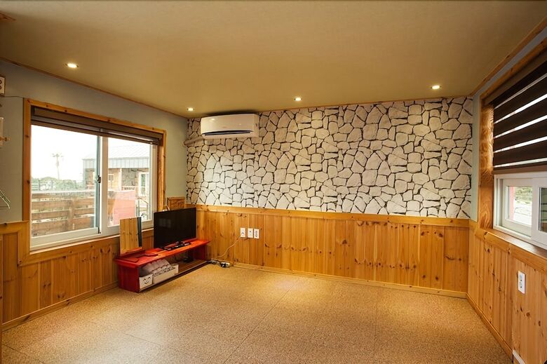 Seogwipo Red Piano Pension