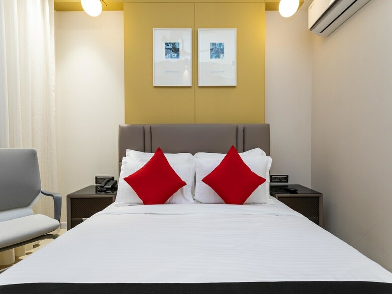 Capital O 29355 Hotel Oasis Blue