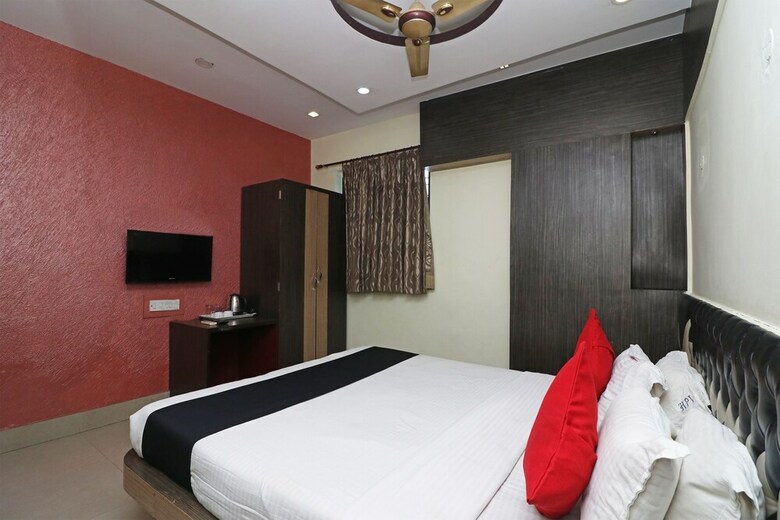 Capital O Hotel Presidency Inn