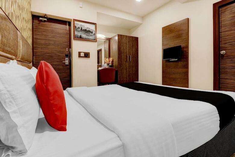 Hotel Capital O 42226 Pine Tree Signature