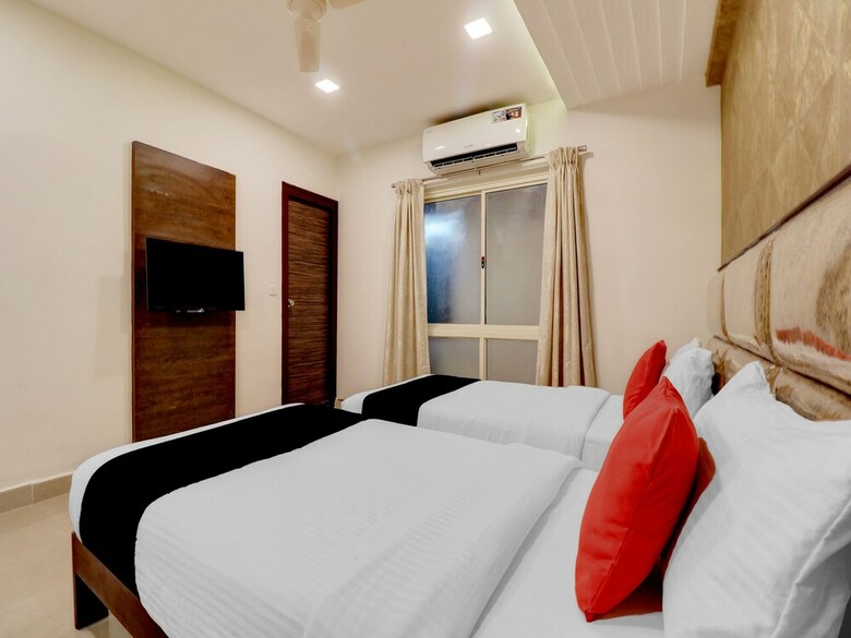 Hotel Capital O 42226 Pine Tree Signature