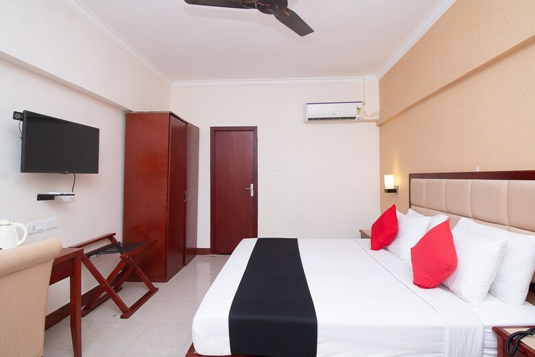 Hotel Capital O 41374 Rr Inn