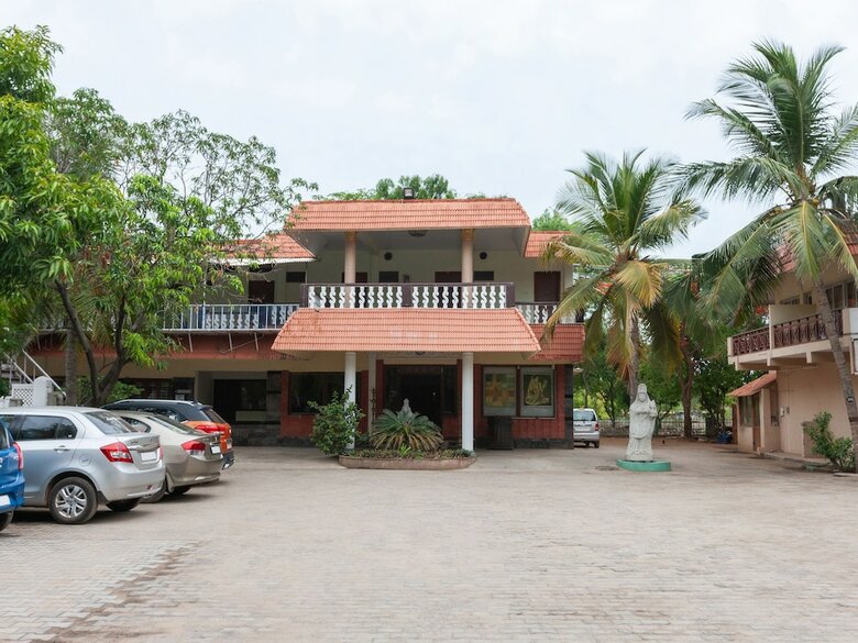 Hotel Capital O 40116 Sea Breeze Resort