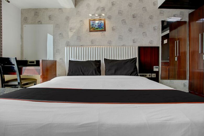 Collection O 135 Hotel Broadway