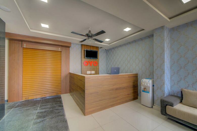 Oyo 22425 Hotel Honey Cruise