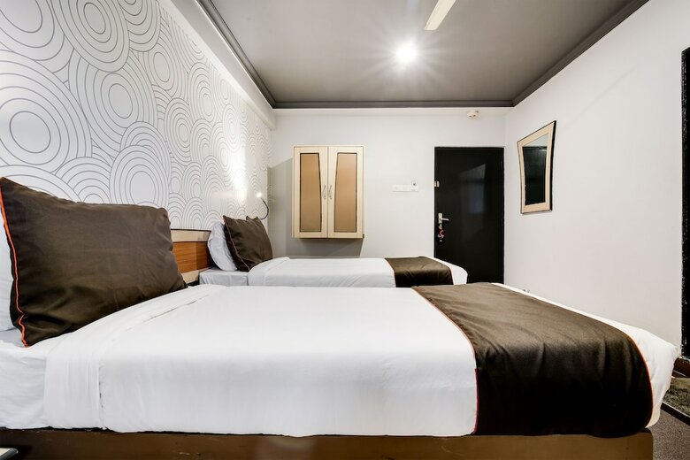 Collection O 30093 Hotel Om Shiv