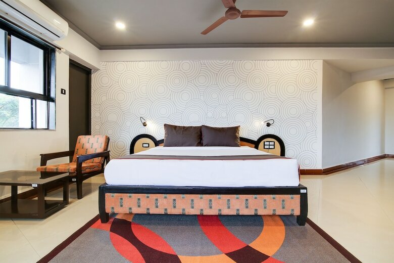 Collection O 30093 Hotel Om Shiv