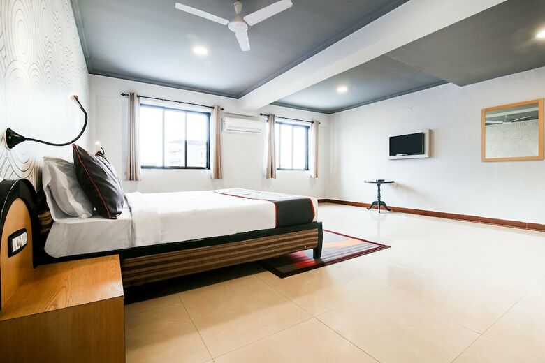 Collection O 30093 Hotel Om Shiv