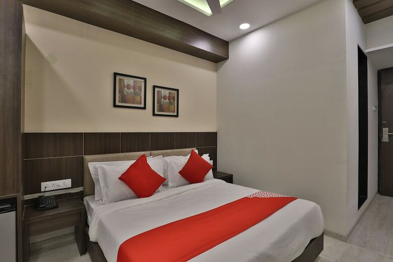 Oyo 24411 Hotel Privya