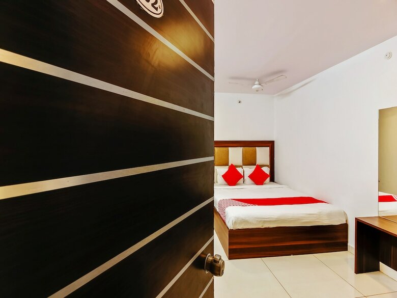 Hotel Oyo 29131 Rk Grand