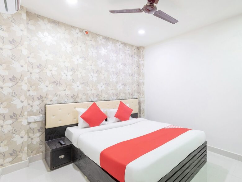 Oyo 29729 Hotel Cherry Wood