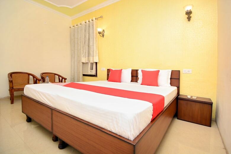Hotel Oyo 27959 Ra-flora
