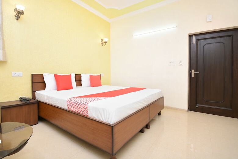 Hotel Oyo 27959 Ra-flora