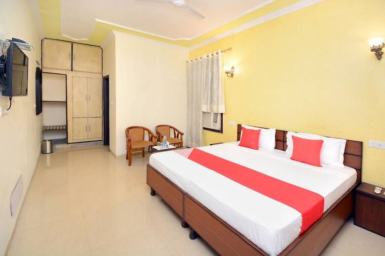 Hotel Oyo 27959 Ra-flora