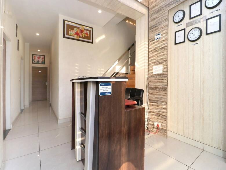 Oyo 28142 Hotel Sharrytel