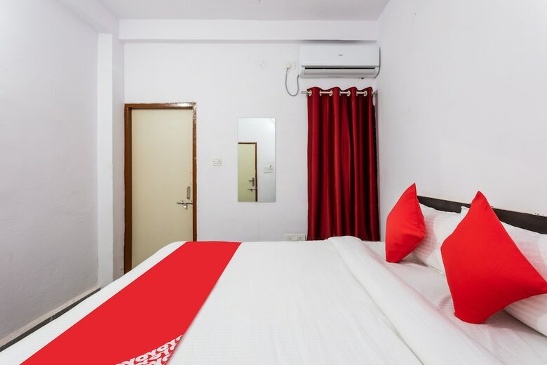 Oyo 29881 Hotel Gajanan
