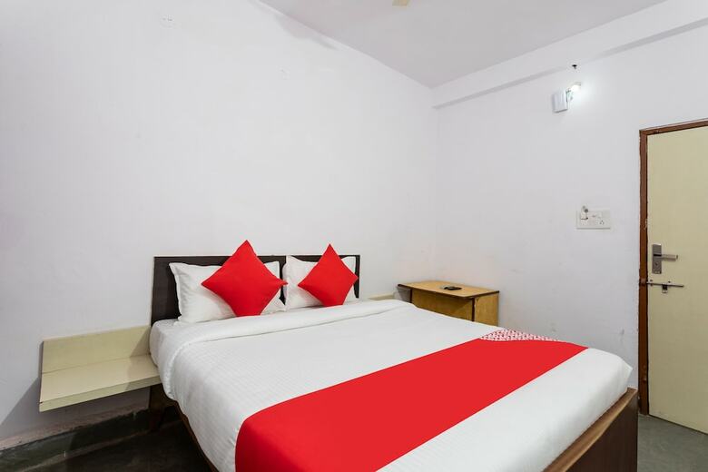 Oyo 29881 Hotel Gajanan