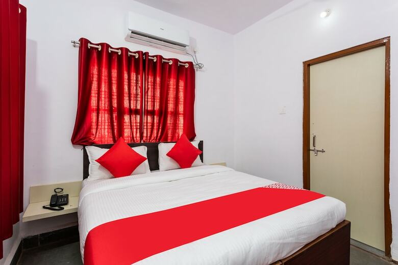 Oyo 29881 Hotel Gajanan