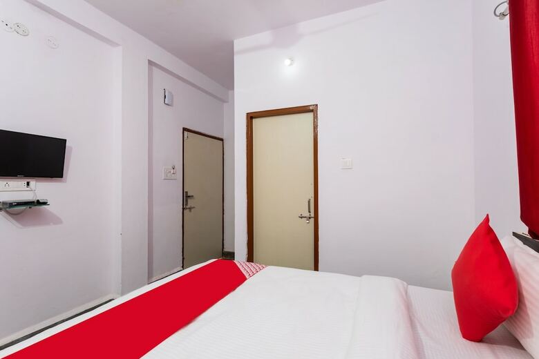 Oyo 29881 Hotel Gajanan