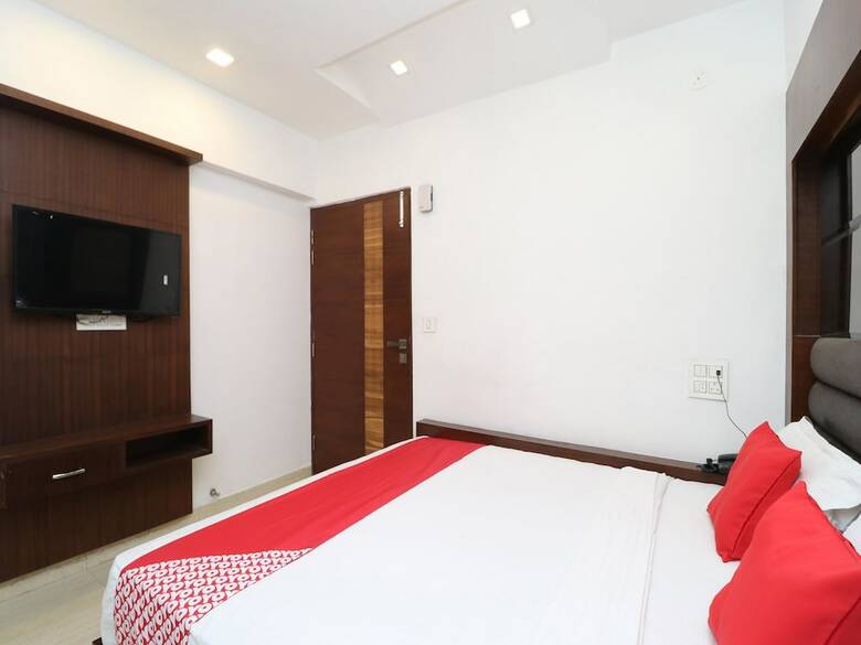 Oyo 29950 Hotel Ml Pride