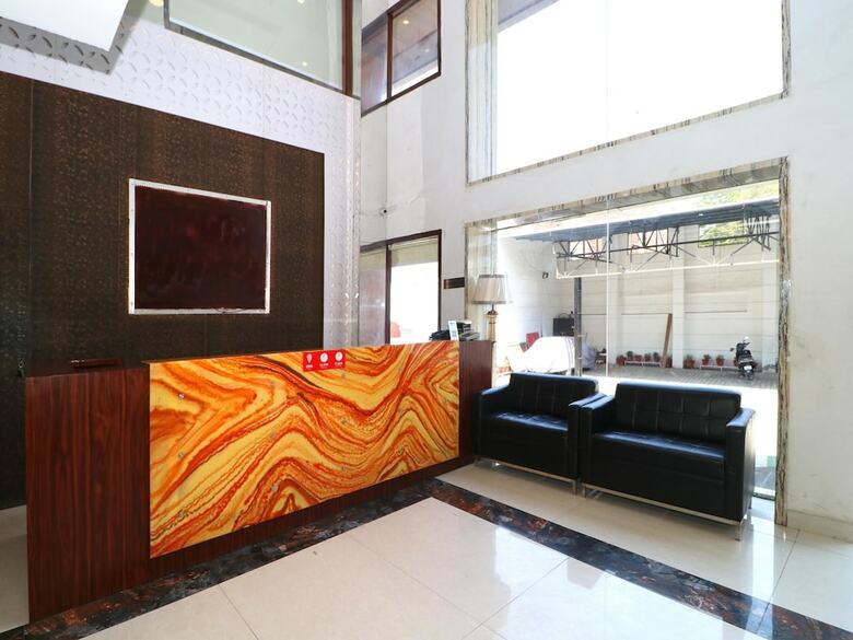Oyo 29950 Hotel Ml Pride