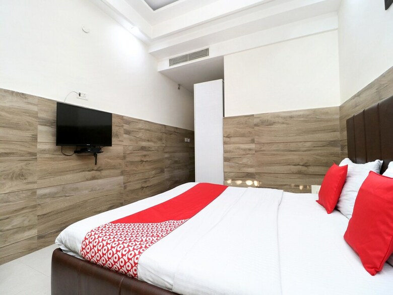 Oyo 30848 Hotel Signature