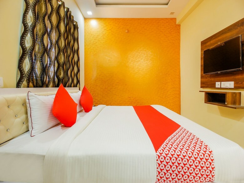 Hotel Oyo 36267 Aaditya Grand