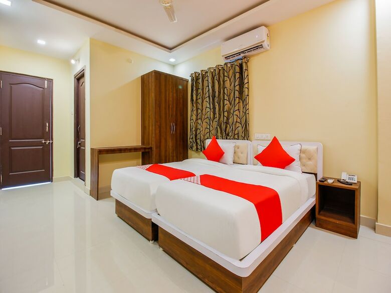 Hotel Oyo 36267 Aaditya Grand