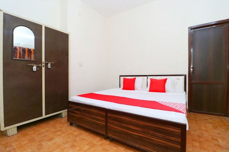 Hotel Oyo 37097 Raj Apartments